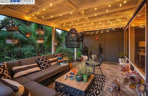 Concord Casa | Discover serene luxury in our modern Eichler retreat.
