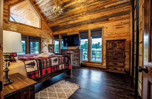 Broken Bow Cabina | Discover the Beauty of Crystal Lake Ranch Mansion in Broken Bow