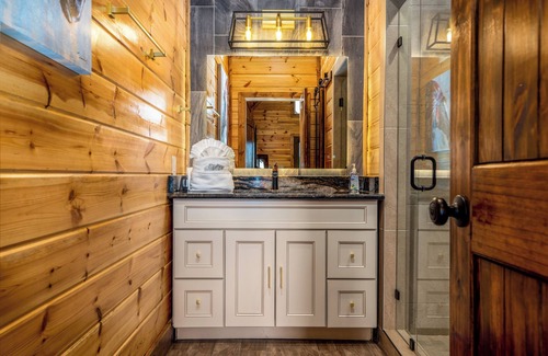 Broken Bow Cabina | Discover the Beauty of Crystal Lake Ranch Mansion in Broken Bow