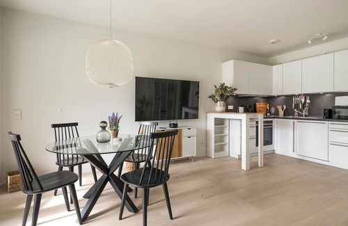 Obere Au Apartamento | Discover the "Holiday" - Where City Living Meets cozy Tranquility!