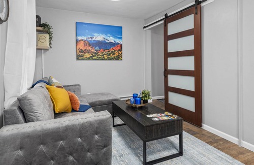 Colorado Springs Cabaña | Discover the Magic of Old Colorado City - Stay at the Charming Colorado City