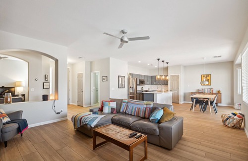 Northwest Ranch Casa | Discover the magic of Surprise & Phoenix in this contemporary home