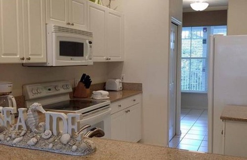 Naples Condominio | ¡Revitaliza, renueva y relájate en este retiro de golf privado, SIN tarifas adicionales!