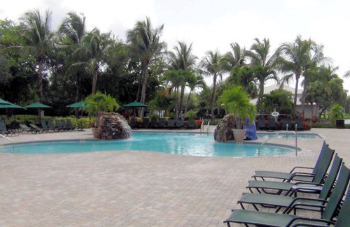 Naples Condominio | ¡Revitaliza, renueva y relájate en este retiro de golf privado, SIN tarifas adicionales!