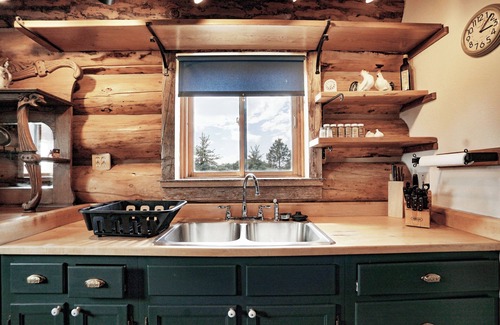Mancos Cabina | Discover the Wild West in a Vintage Log Cabin - Minutes from Mesa Verde