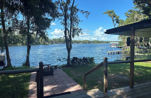 Land O' Lakes Cabina | Discover tucked away 5-bedroom lakefront cabin getaway in Land O' Lakes with AC