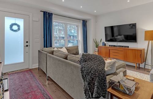 Upper Beaches Casa | Discover Unmatched Luxury with Fully Furnished 2-Bed, 3-Bath Gem in Toronto