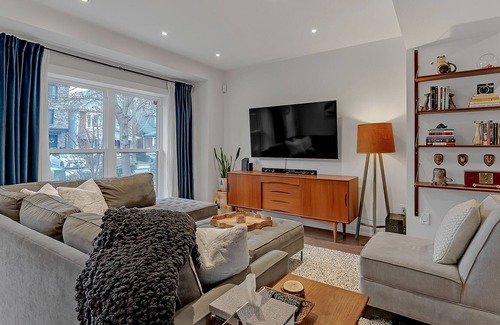 Upper Beaches Casa | Discover Unmatched Luxury with Fully Furnished 2-Bed, 3-Bath Gem in Toronto