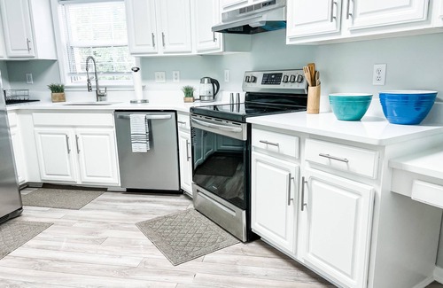 Cary Condominio | Discover Your Home Away from Home: 3B/2B Condo