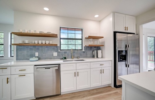 Manor Casa | Discover Your Ideal Austin Retreat: Spacious Home Near COTA, Downtown, and SXSW Venues
