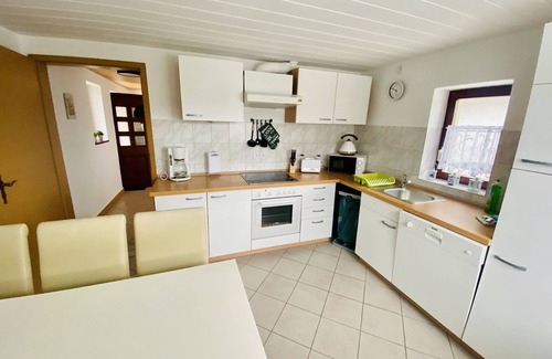 Graal Mueritz Casa | "Discover Your Perfect Beach Getaway: Kapitäns Hus Awaits!"