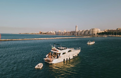 Municipio 3 Alquiler De Eote | DiscoverBoat - Pita - Esclusivo Boat and Breakfast