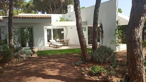Los Franceses-la Vega Casa | Diseño y luz entre los pinos