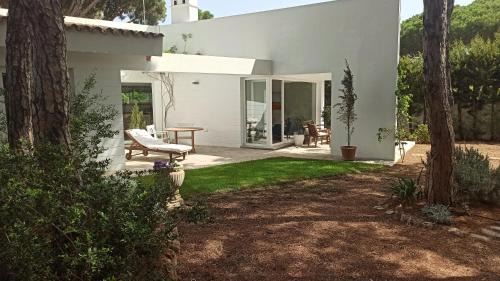 Los Franceses-la Vega Casa | Diseño y luz entre los pinos