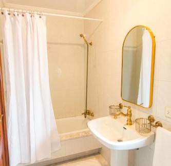 Catasol Apartamento | Disfruta de Melide en este amplio apartamento