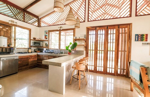 Puerto Viejo de Talamanca Casa | Dishwasher-Private Pool-AC-Walk to Beach!