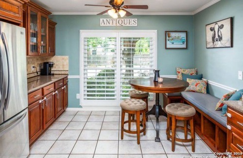 Live Oak Casa | Genial para grupos! Amplia casa para hasta 10 - ¡Se admiten perros!