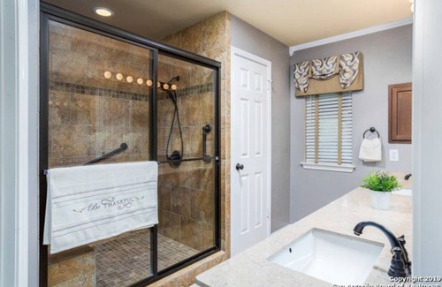 Live Oak Casa | Genial para grupos! Amplia casa para hasta 10 - ¡Se admiten perros!