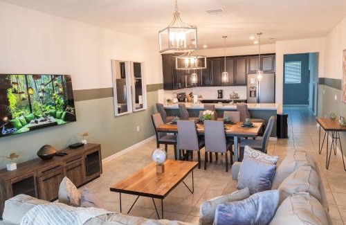 Four Corners Casa | Disney Magic ChampionsGate Resort House 15 min from Disney World, with Club House, 7 Pools and Water Park