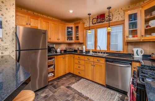 Kenmore Casa | ☀️ Disney + ☀️ Walk Score 72 ☀️ Parking