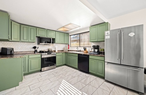 Placentia Casa | Disneyland Family Rental Pool Sleeps 12 Single Story