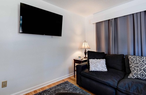 Black Mountain Casa | Disoway Getaway house in Black Mountain with 4 bdrms, fire pits, and game room.