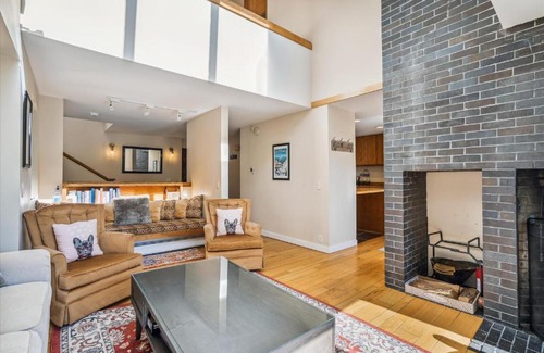 Killington Casa | Distinctive 4 bedroom townhouse, hot tub, minutes from the slopes Winterberry 1