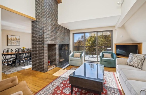 Killington Casa | Distinctive 4 bedroom townhouse, hot tub, minutes from the slopes Winterberry 1