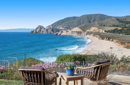 Montara Casa | Distinguished Oceanfront Point Estate with Iconic Beach + Mountain Vistas