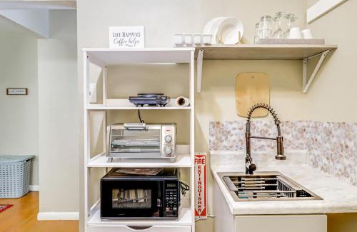 District Heights Apartamento | District Heights Studio about 12 Mi to National Mall!
