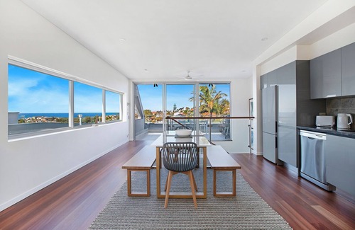 Randwick Casa | District & ocean views close to Bronte Beach