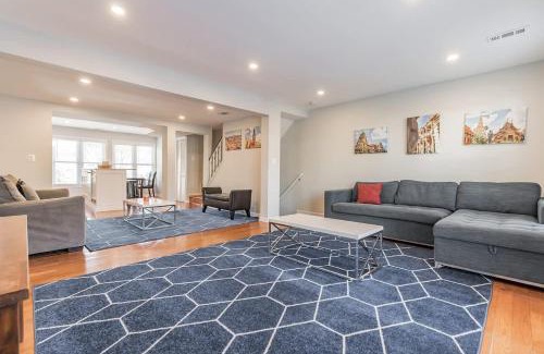 Columbia Heights Casa | District Townhome with Two Free Parkings #DCottage