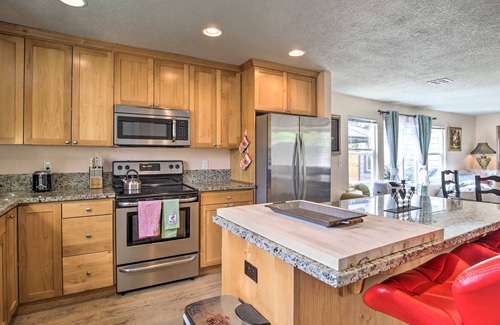 West Salem Casa | Diva's Den - West Salem Bungalow by RedAwning