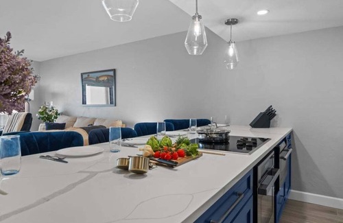Bonita Springs Casa | Dive into paradise at Dolphin's Way 204, your perfect waterfront retreat in sunny Bonita Springs!