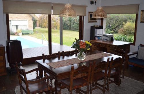 Carrasco Casa | Divina casa en Carrasco con piscina y pool