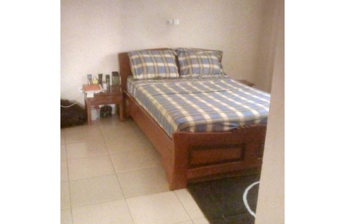 Nanga Eboko Apartamento | APARTAMENTO DE GRACIA DIVINA