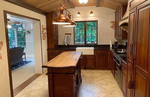 Central Beach Casa | Divine Location Walk/ Bike to beach, river, restaurants, theater, museum & shops