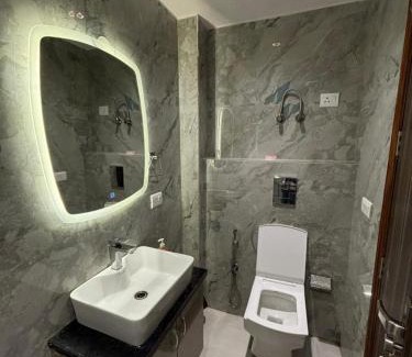 Lajpat Nagar Cama Y Desayuno | Divine Residency