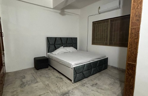 Varanasi Apartamento | "Divine Retreat: Prime Property Near Durga Temple, 500m from Ganga"