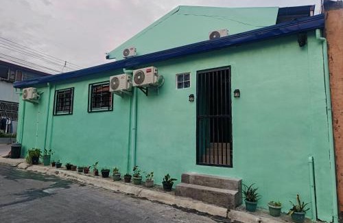 Clark Apartamento | Divine's Crib, Fully Airconditioned!