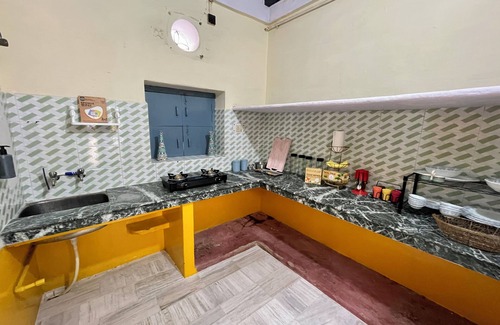 Mathura Casa | Divine Stay - Facing Krishna Janmabhoomi Temple, Mathura/Vrindavan - Sleeps 2-6