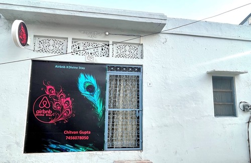 Mathura Casa | Divine Stay - Facing Krishna Janmabhoomi Temple, Mathura/Vrindavan - Sleeps 2-6