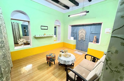 Mathura Casa | Divine Stay - Facing Krishna Janmabhoomi Temple, Mathura/Vrindavan - Sleeps 2-6
