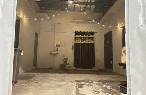 Mathura Casa | Divine Stay- Facing Krishna Janambhoomi Temple- Personal Family HomeStay - Hotel Like Amenities