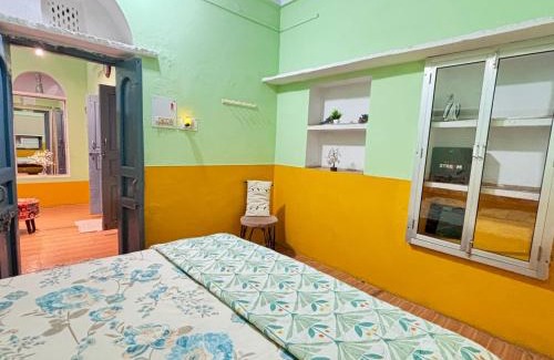 Mathura Casa | Divine Stay- Facing Krishna Janambhoomi Temple- Personal Family HomeStay - Hotel Like Amenities