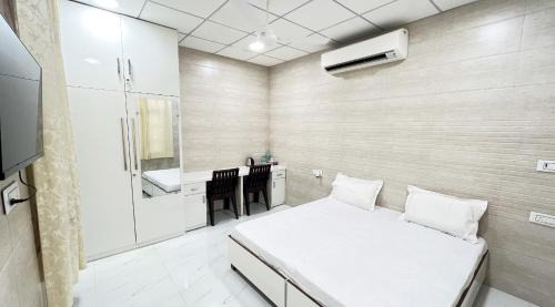 Delhi Casa | Divya Anubhuti Pravas