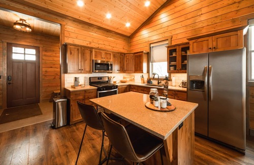 Preston Casa | DMR Cabin 2 | Two-Level | Max Capacity 11