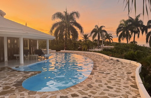 Cabrera Casa | Shell House, un bungalow único con piscina de 14m y vista al mar