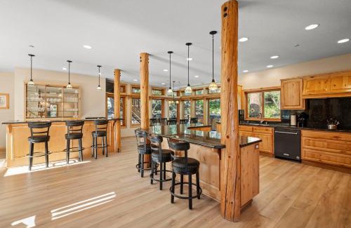 Incline Village Casa | Do not miss your chance to vacation at this five bedroom 5 bath mountain home