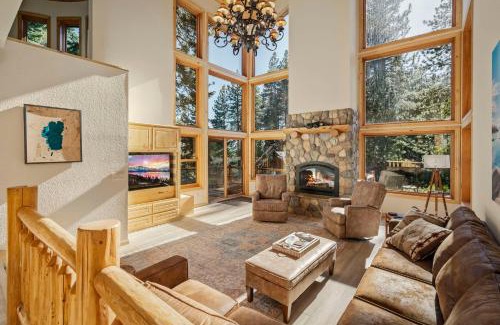 Incline Village Casa | Do not miss your chance to vacation at this five bedroom 5 bath mountain home